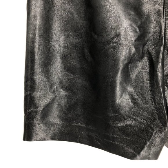 Aritzia Wilfred Black Effortless High-waisted, pleated faux leather shorts 4 - Picture 10 of 16
